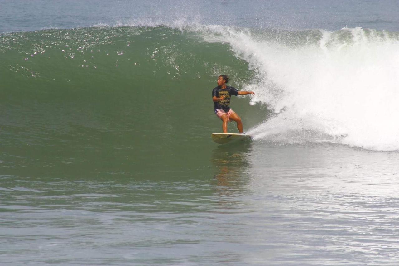 Tropical Sunday Bungalow - Surf And Stay Selong Belanak Eksteriør bilde