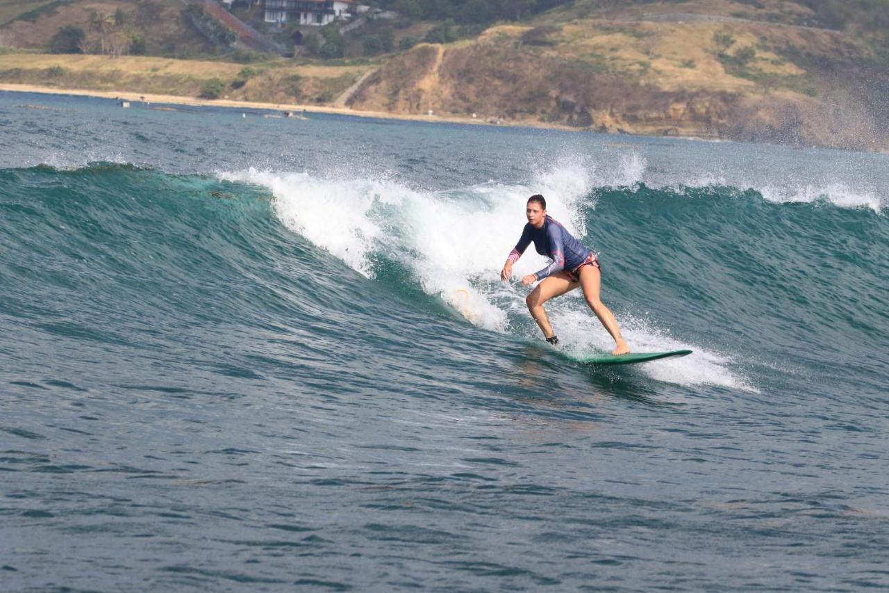 Tropical Sunday Bungalow - Surf And Stay Selong Belanak Eksteriør bilde