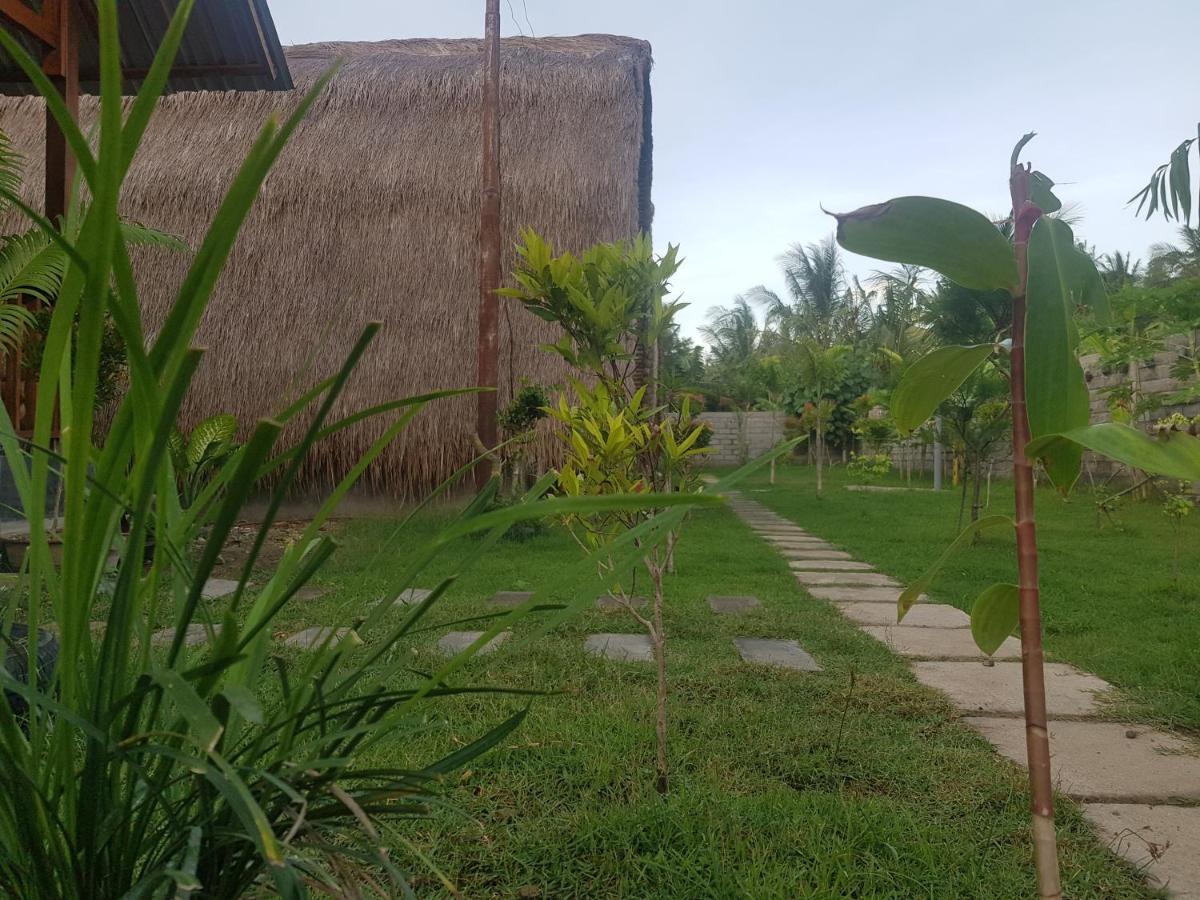 Tropical Sunday Bungalow - Surf And Stay Selong Belanak Eksteriør bilde