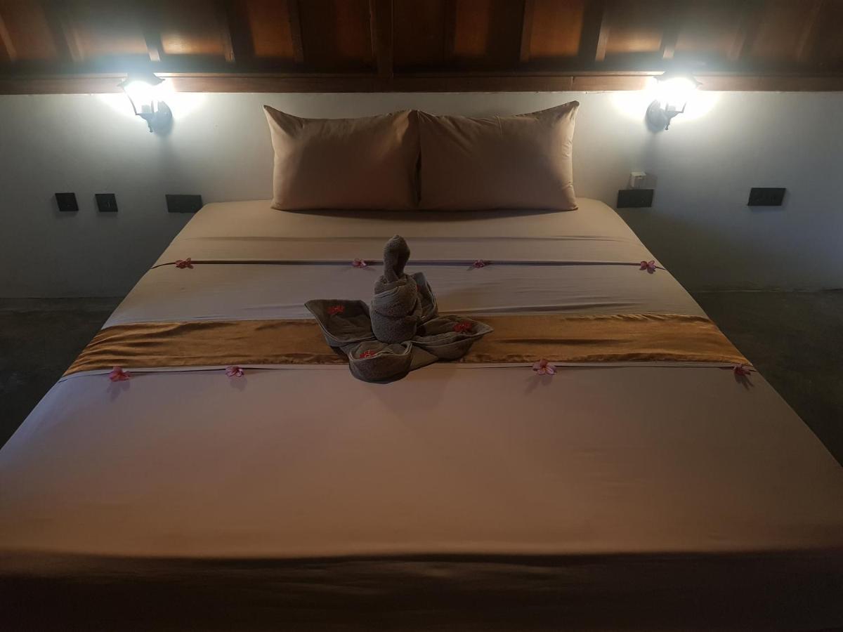 Tropical Sunday Bungalow - Surf And Stay Selong Belanak Eksteriør bilde