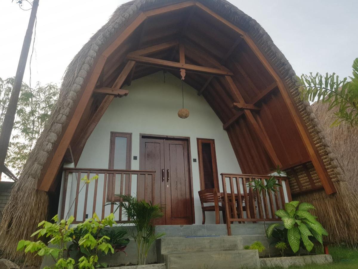 Tropical Sunday Bungalow - Surf And Stay Selong Belanak Eksteriør bilde