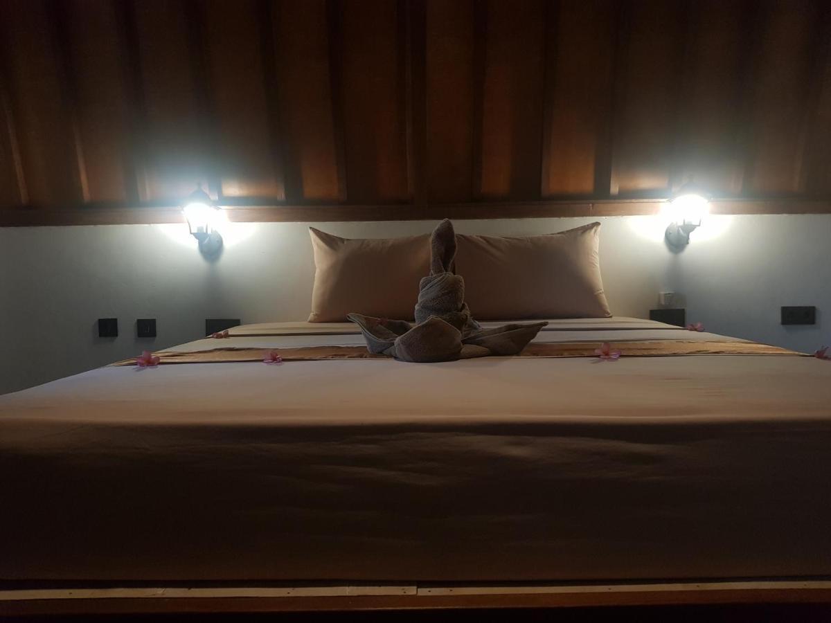 Tropical Sunday Bungalow - Surf And Stay Selong Belanak Eksteriør bilde