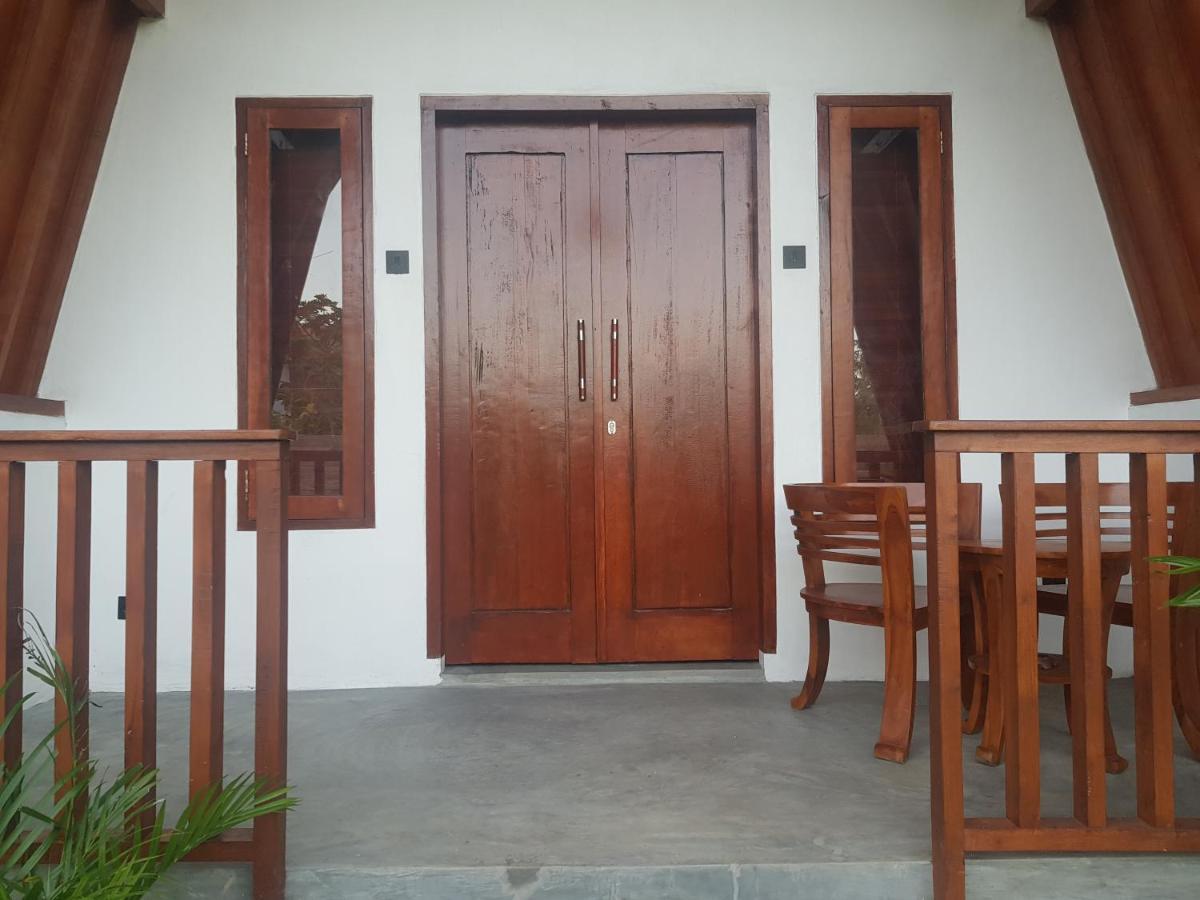 Tropical Sunday Bungalow - Surf And Stay Selong Belanak Eksteriør bilde
