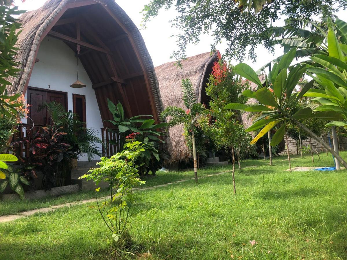 Tropical Sunday Bungalow - Surf And Stay Selong Belanak Eksteriør bilde