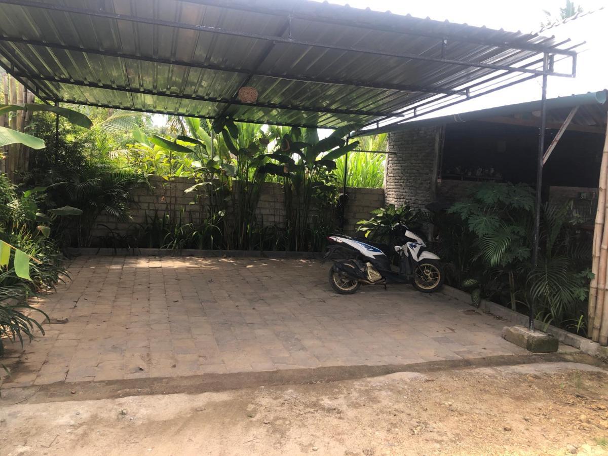 Tropical Sunday Bungalow - Surf And Stay Selong Belanak Eksteriør bilde