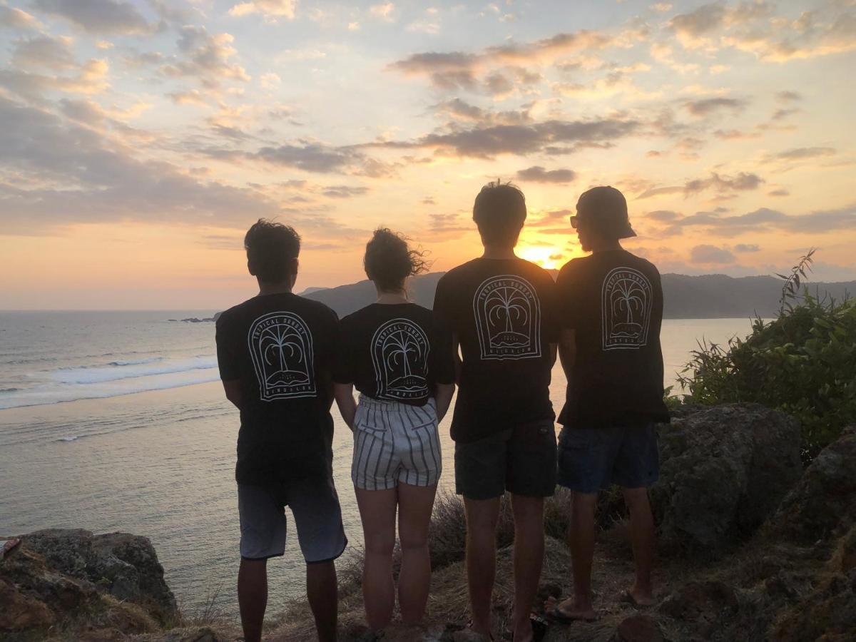 Tropical Sunday Bungalow - Surf And Stay Selong Belanak Eksteriør bilde