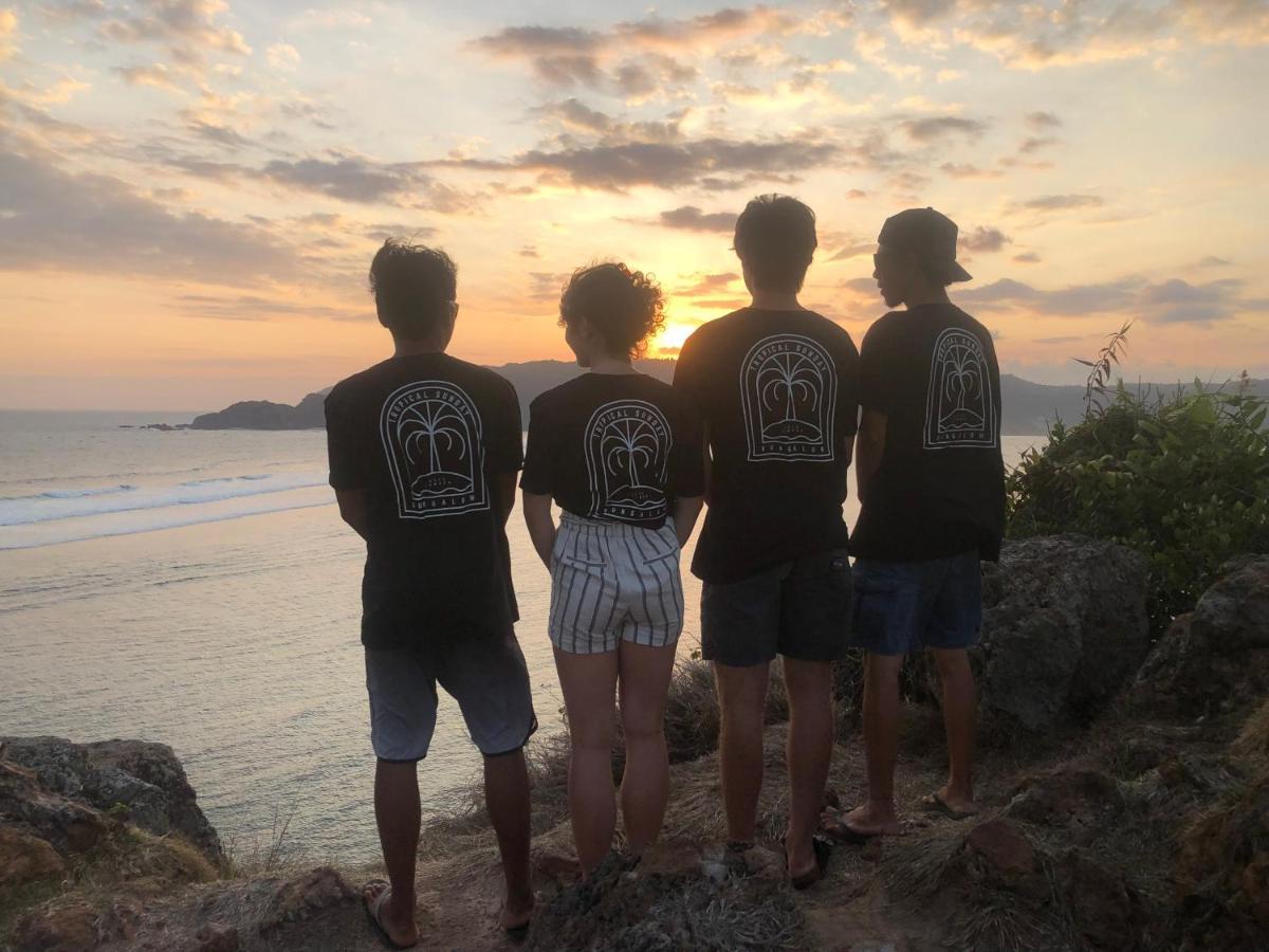 Tropical Sunday Bungalow - Surf And Stay Selong Belanak Eksteriør bilde