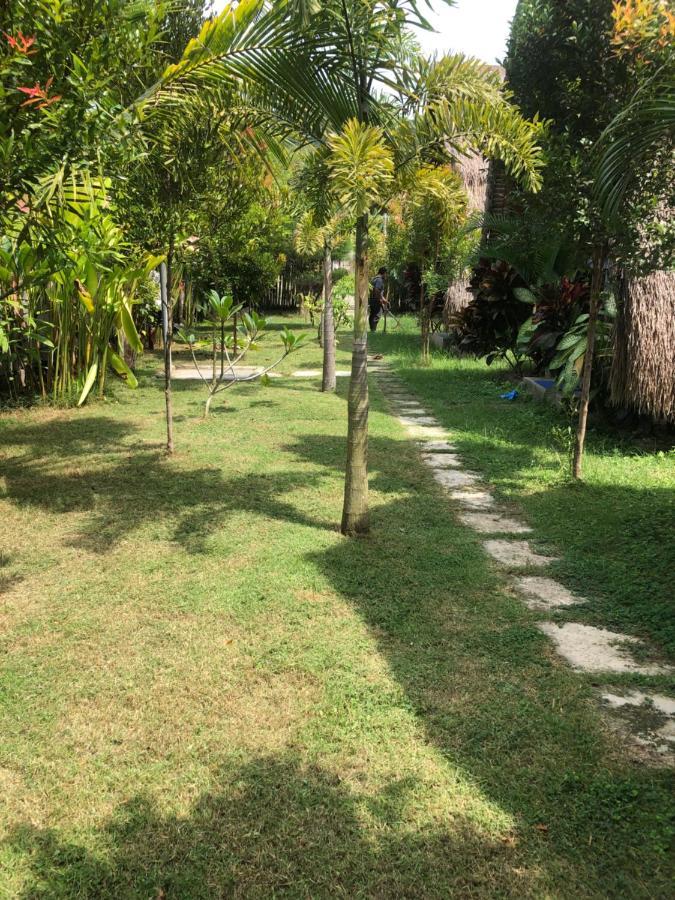 Tropical Sunday Bungalow - Surf And Stay Selong Belanak Eksteriør bilde