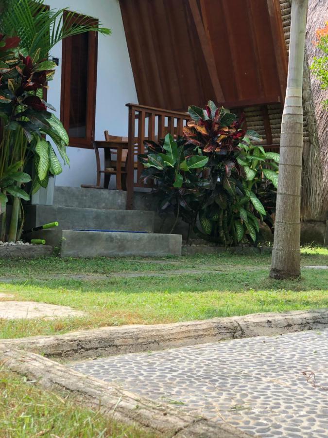 Tropical Sunday Bungalow - Surf And Stay Selong Belanak Eksteriør bilde