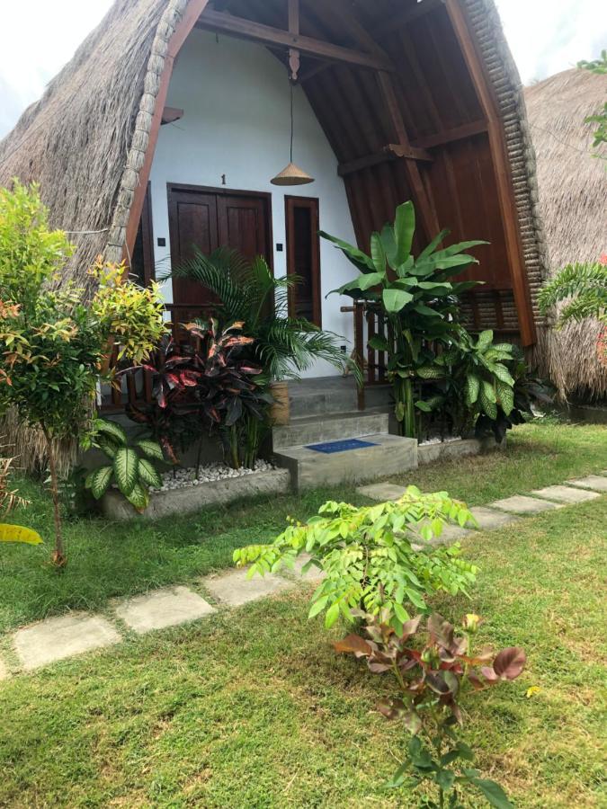 Tropical Sunday Bungalow - Surf And Stay Selong Belanak Eksteriør bilde